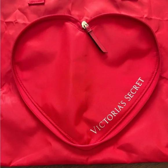 Victoria’s Secret NWT Packable Tote & Floral “Bombshell” Scarf - Picture 5 of 11